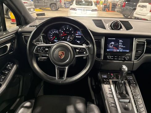 Used 2018 Porsche Macan image 12