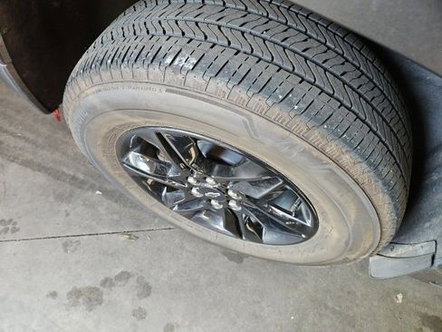 Used 2023 Chevrolet Traverse LT image 7