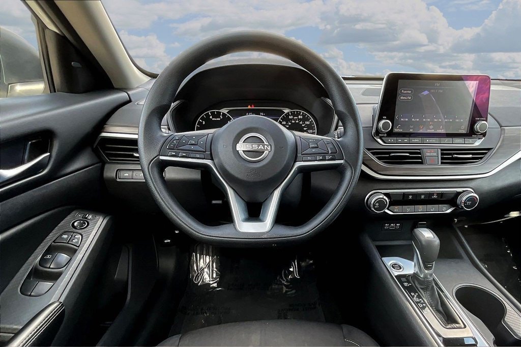 Used 2025 Nissan Altima 2.5 SV AWD/4WD image 10