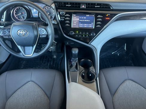 Used 2018 Toyota Camry FWD image 3