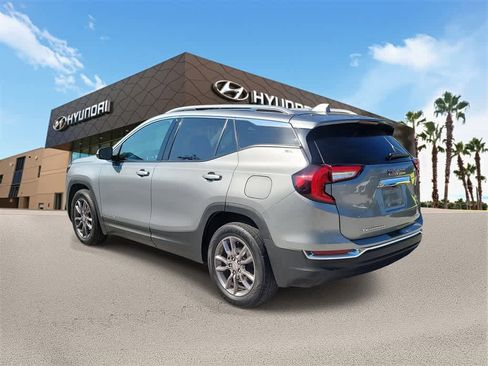 Used 2023 GMC Terrain SLT image 2