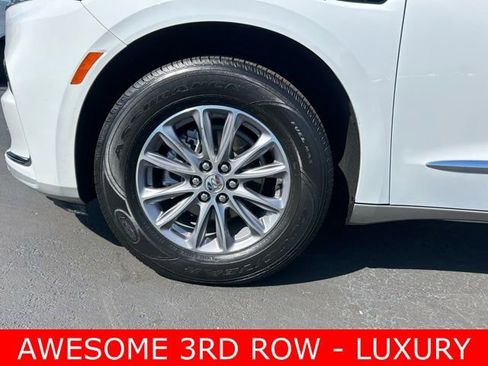 Used 2023 Buick Enclave Essence image 9