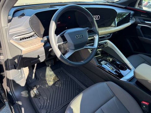 Used 2025 Audi Q5 Premium Plus w/ Premium Plus AWD/4WD image 15