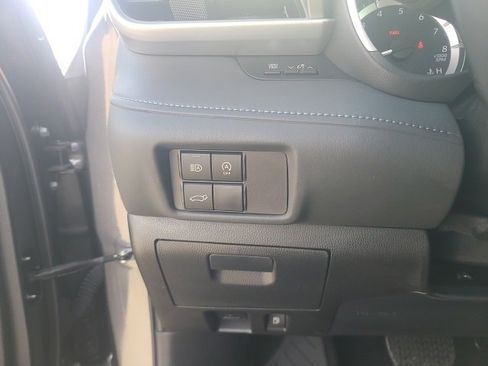 Used 2024 Toyota Highlander XLE image 26