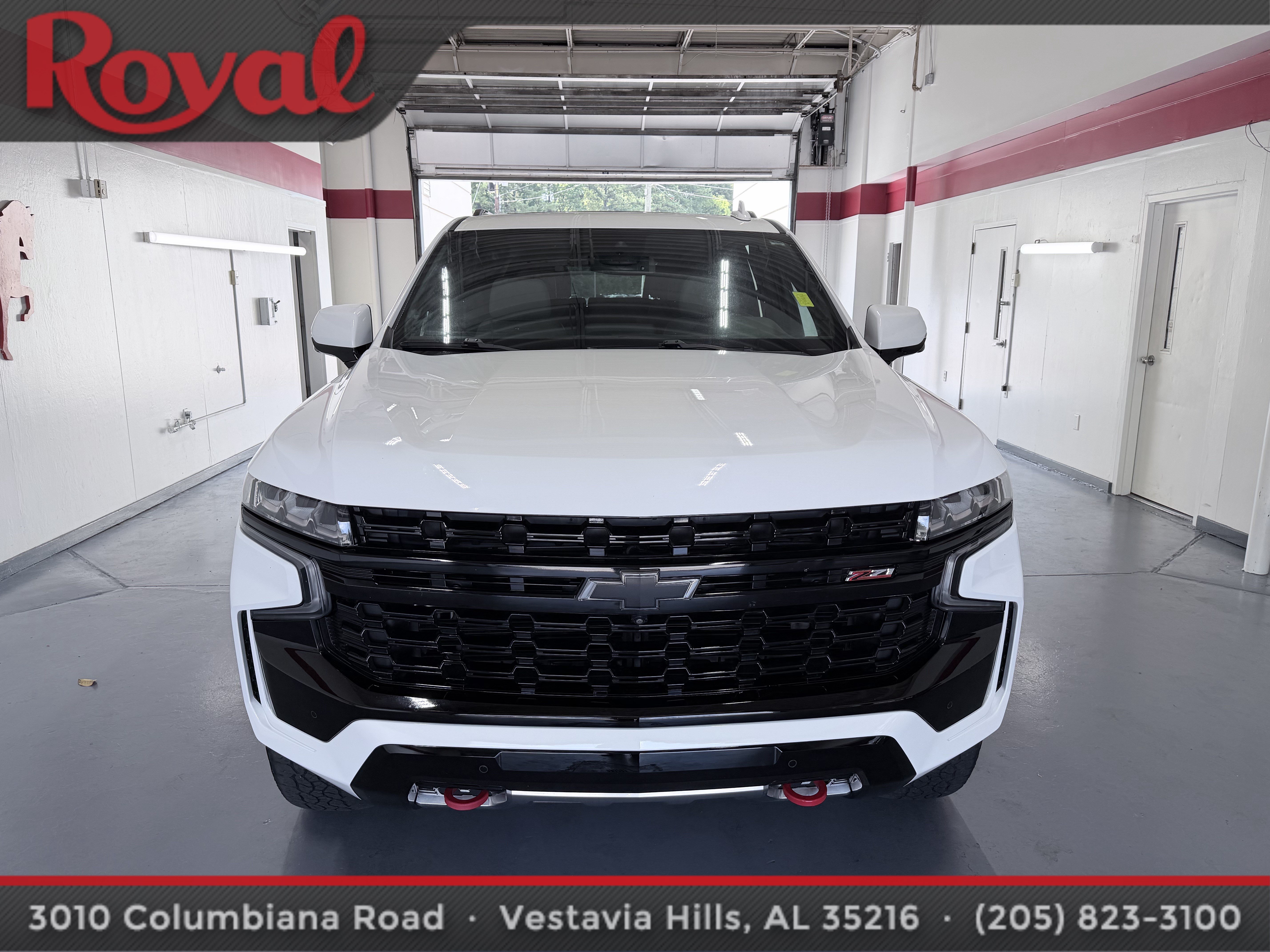 Used 2023 Chevrolet Tahoe Z71 w/ Luxury Package AWD/4WD image 3