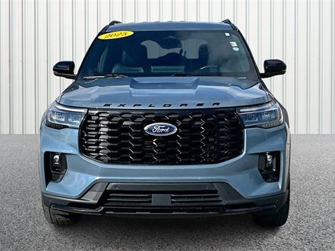 Used 2025 Ford Explorer ST-Line w/ Premium Package image 3