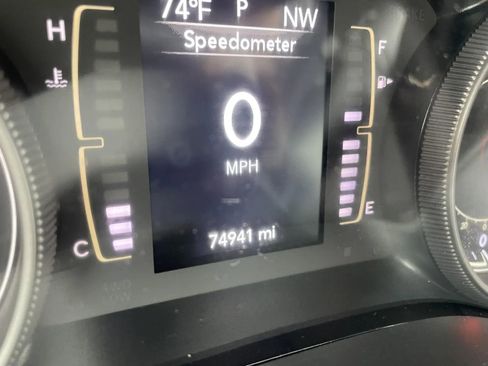 Used 2019 Jeep Cherokee Latitude w/ Cold Weather Group FWD image 15