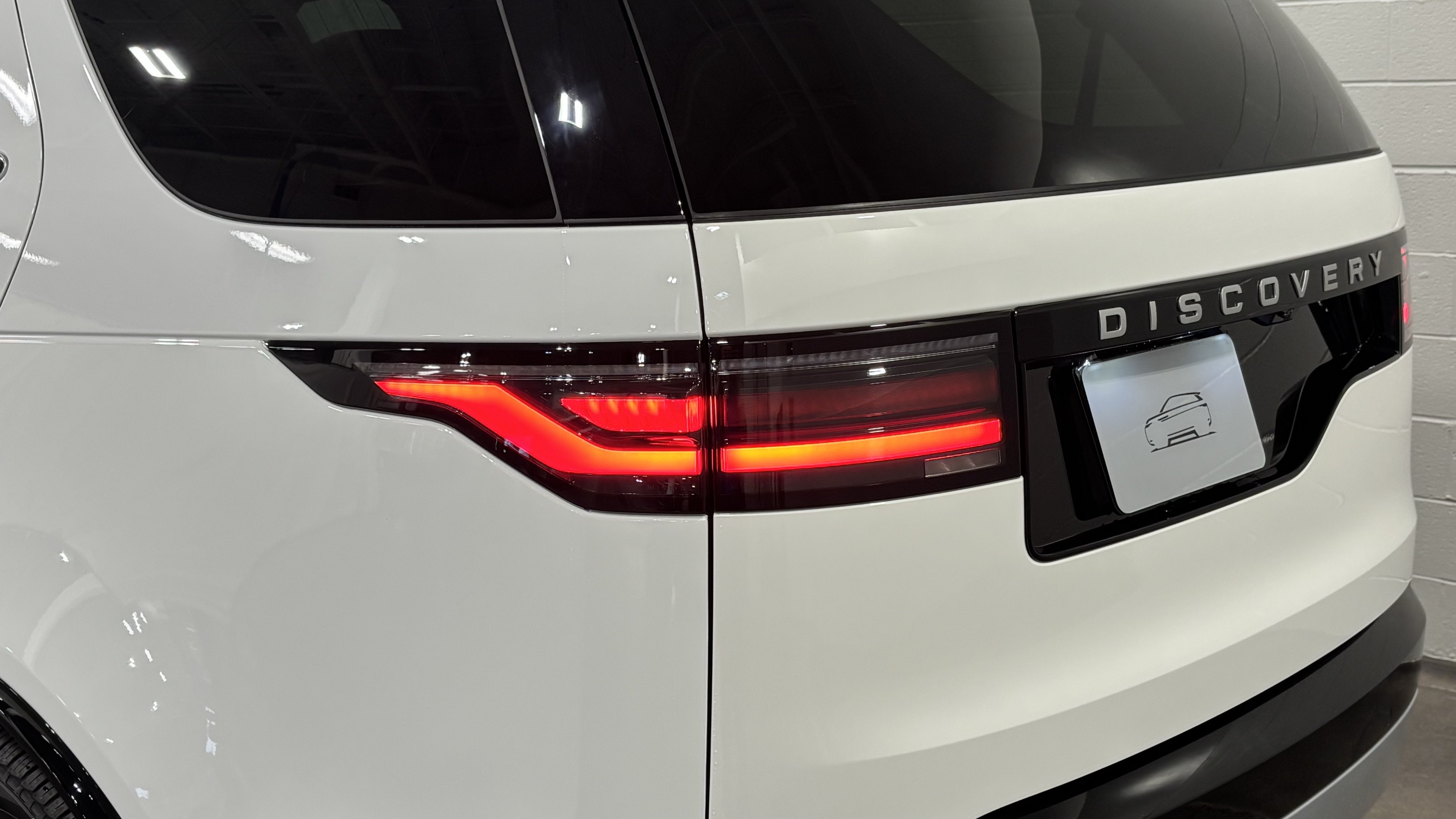 New 2026 Land Rover Discovery Limited Edition AWD/4WD image 17