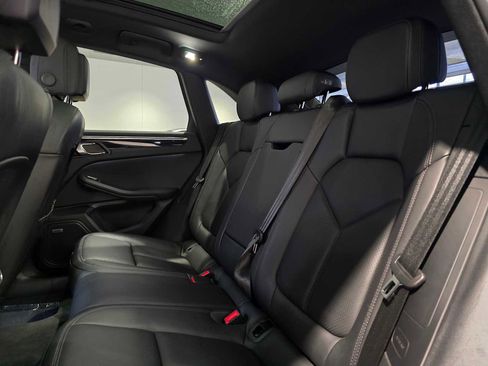Used 2025 Porsche Macan AWD/4WD image 18