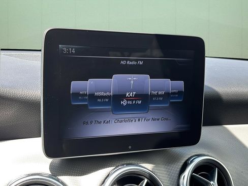 Used 2018 Mercedes-Benz GLA 250 4MATIC image 26