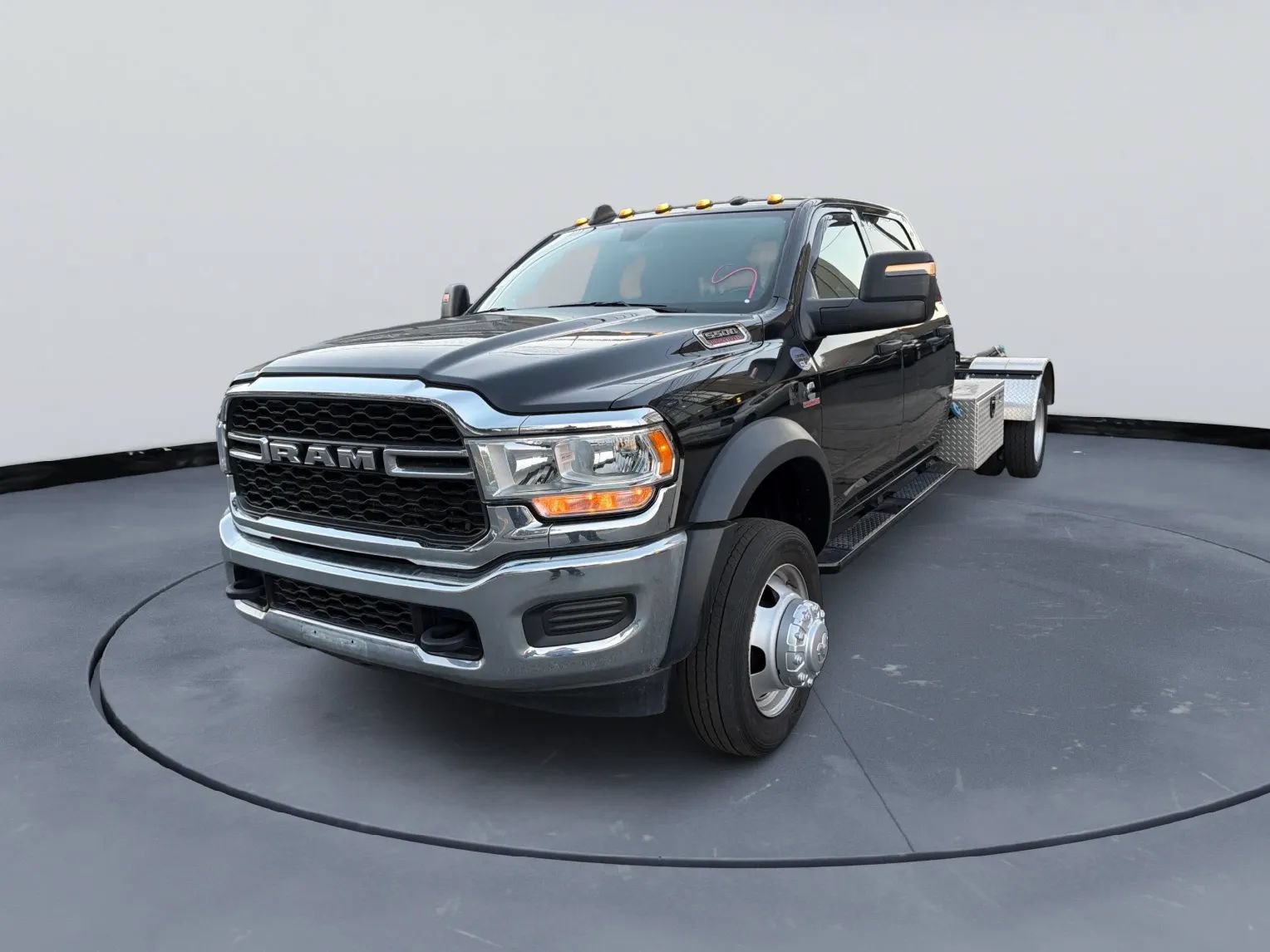 Used 2024 RAM 5500 Tradesman w/ Chrome Appearance Group AWD/4WD image 1