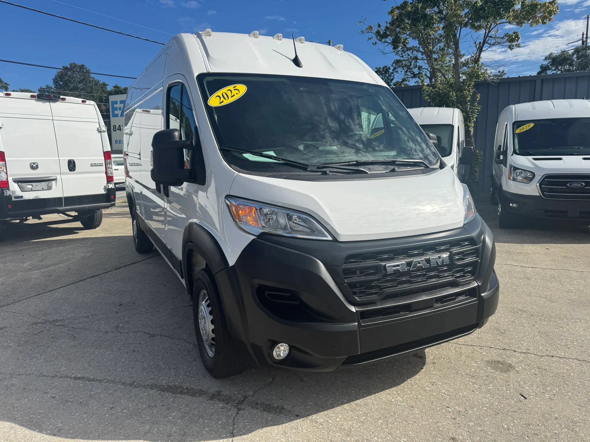 Used 2025 RAM ProMaster 2500 w/ Convenience Group FWD image 2