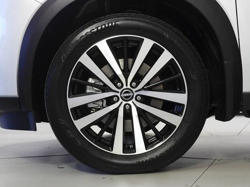 Used 2025 Nissan Pathfinder Platinum w/ Cargo Package FWD image 5