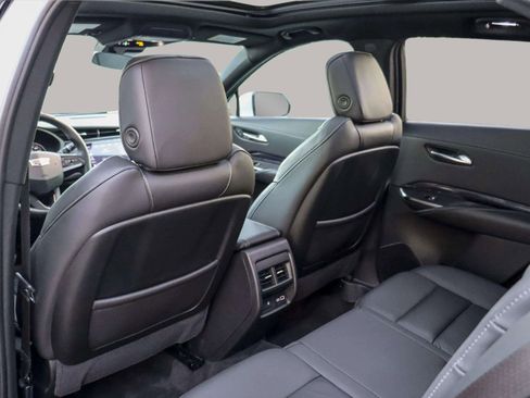 Used 2022 Cadillac XT4 Luxury w/ Cold Weather Package image 27