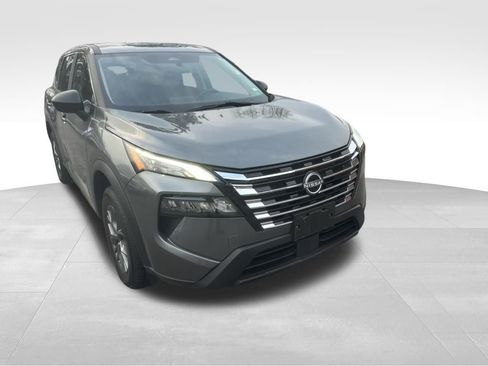 Used 2024 Nissan Rogue S image 25