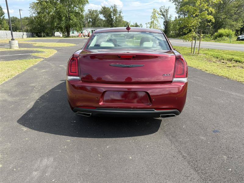 Used 2022 Chrysler 300 Touring L w/ Popular Equipment Group AWD/4WD image 4