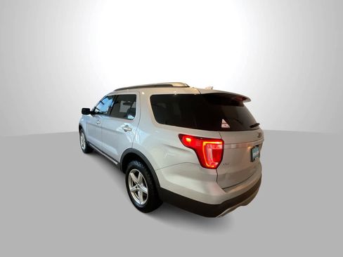 Used 2016 Ford Explorer XLT image 6