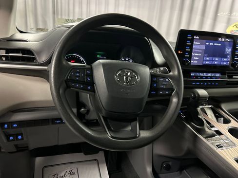 Used 2024 Toyota Sienna LE image 13