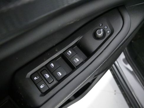 Used 2024 Jeep Grand Cherokee Altitude image 36