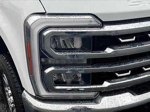 Used 2023 Ford F350 Lariat w/ Snow Plow Prep Package image 31