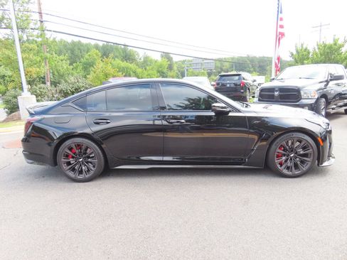 Used 2023 Cadillac CT5 V Blackwing w/ Carbon Fiber Package 2 RWD image 4