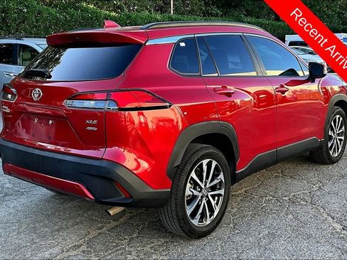 Used 2022 Toyota Corolla Cross XLE w/ Convenience Package image 4