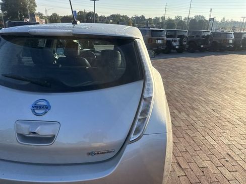 Used 2015 Nissan Leaf SL FWD image 11