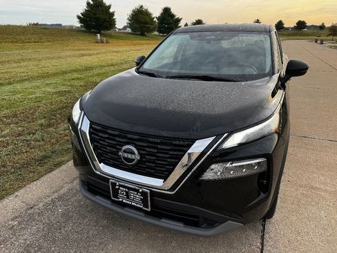 Used 2023 Nissan Rogue SV image 4
