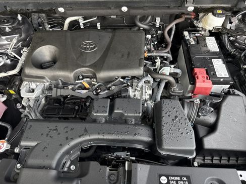 Used 2025 Toyota RAV4 XLE FWD image 32