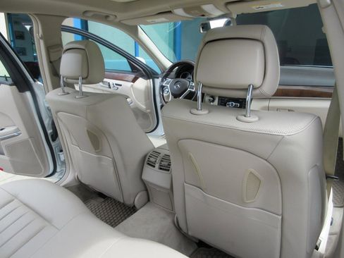 Used 2014 Mercedes-Benz E 550 4MATIC Sedan image 35