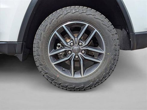Used 2019 Jeep Grand Cherokee Limited w/ Luxury Group II AWD/4WD image 9