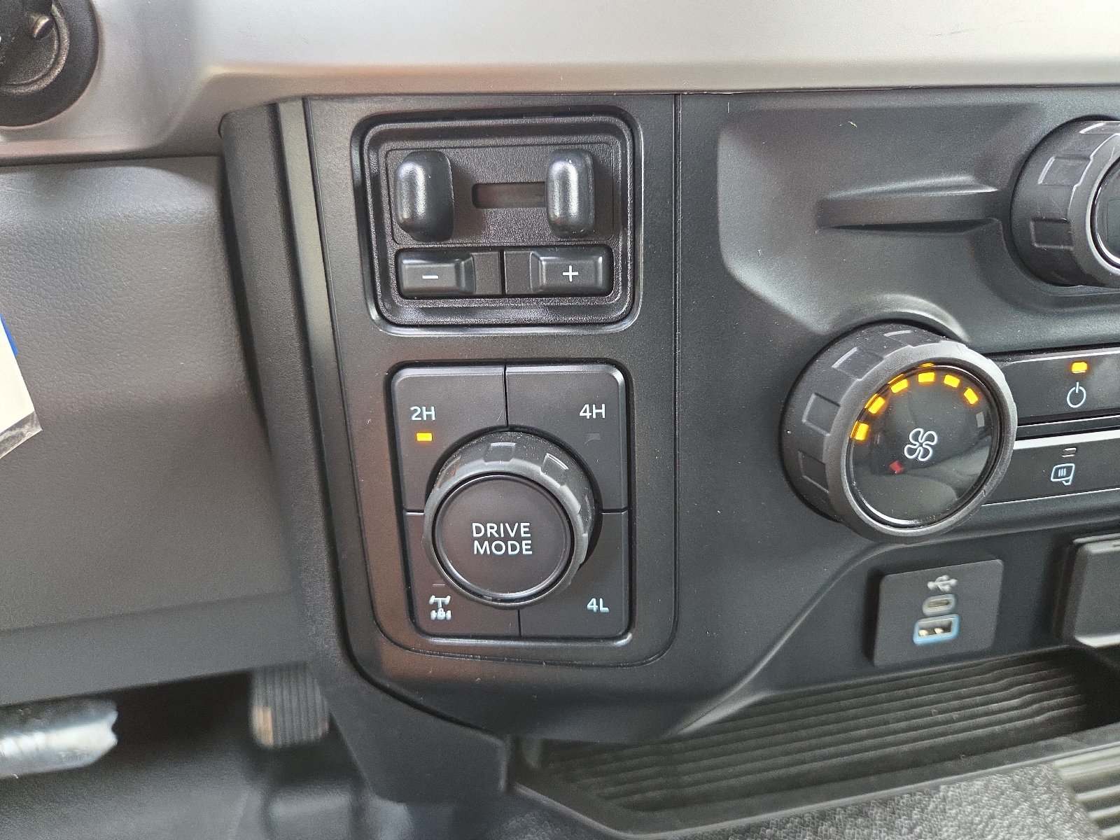 Used 2023 Ford F250 XLT w/ FX4 Off-Road Package AWD/4WD image 20