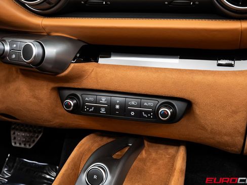 Used 2022 Ferrari 812 GTS image 33