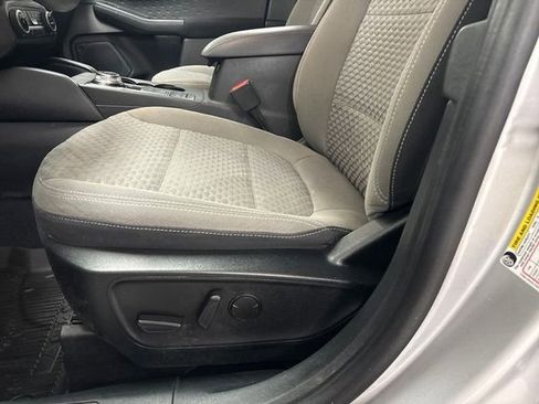 Used 2020 Ford Escape SE image 11