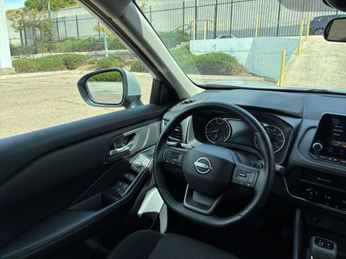Used 2025 Nissan Rogue SV FWD image 36