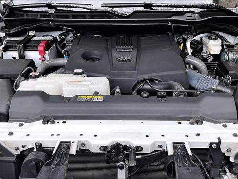 Used 2024 Toyota Tundra SR5 w/ SR5 Premium Package AWD/4WD image 32