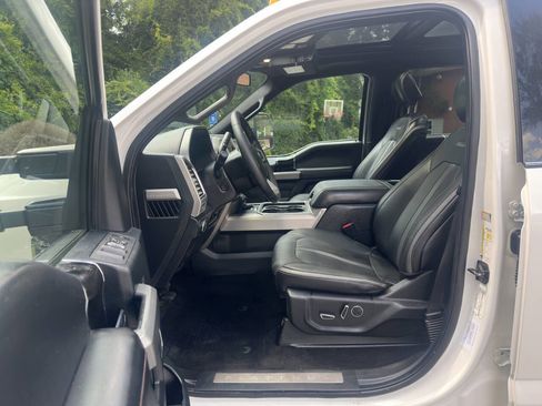 Used 2018 Ford F250 Platinum w/ Platinum Ultimate Package image 4