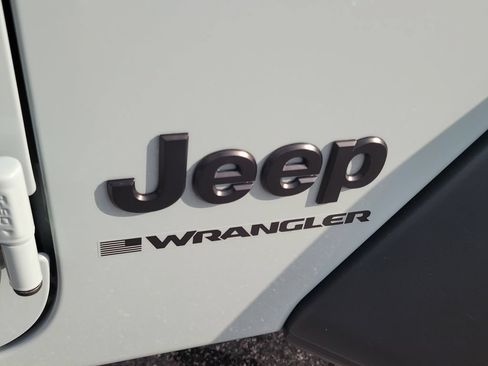 Used 2024 Jeep Wrangler Unlimited Sport AWD/4WD image 7