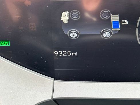 Used 2025 Toyota Prius XLE image 35