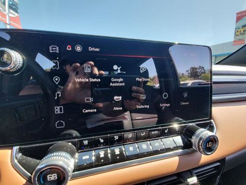 Used 2024 GMC Canyon AT4 w/ AT4 Premium Package AWD/4WD image 13