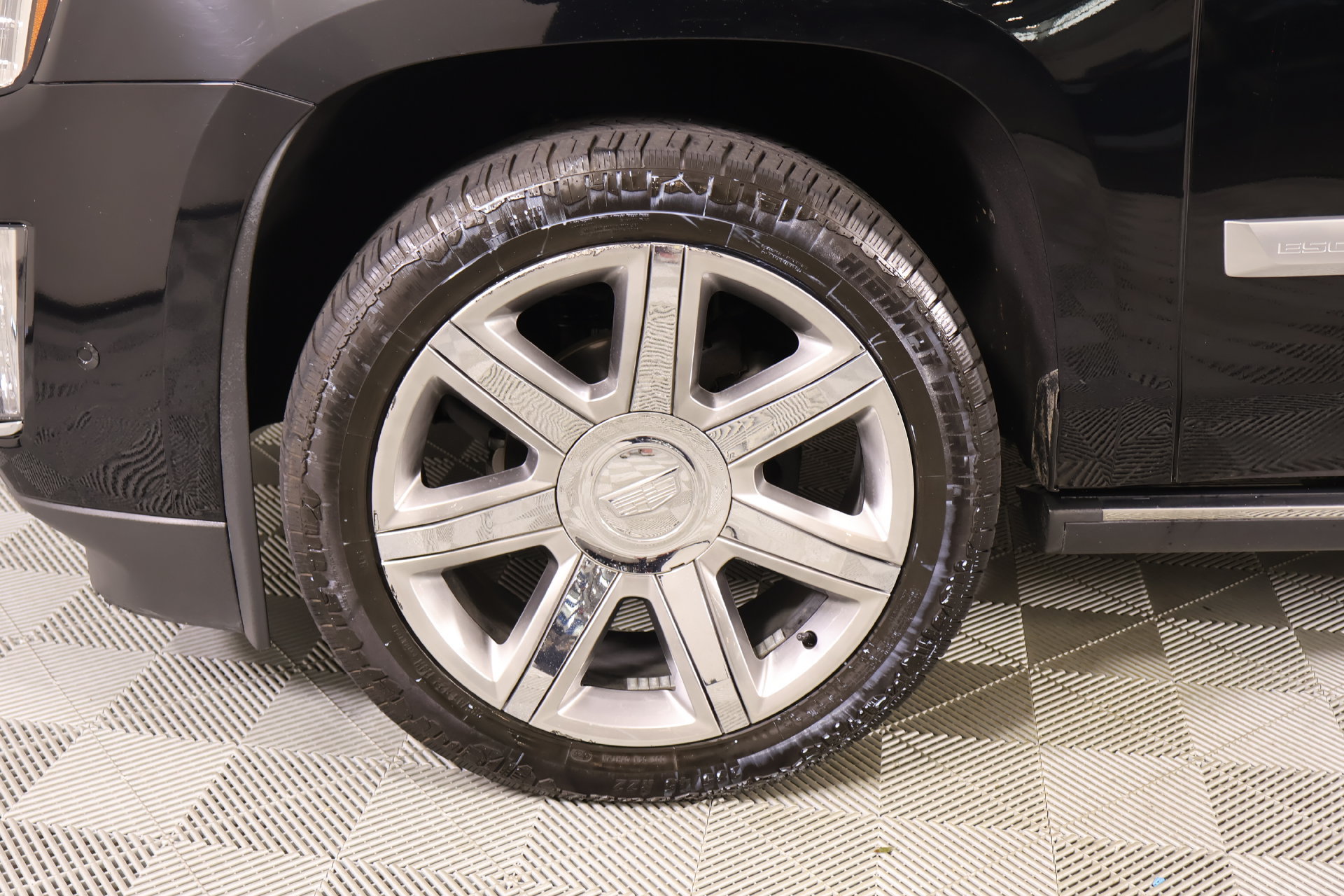 Used 2020 Cadillac Escalade Premium Luxury AWD/4WD image 21