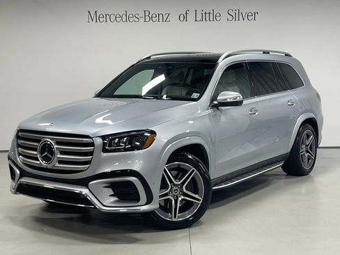 Used 2024 Mercedes-Benz GLS 450 4MATIC image 1
