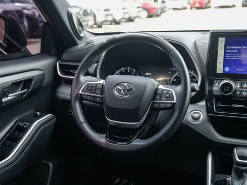 Used 2023 Toyota Highlander XSE image 12