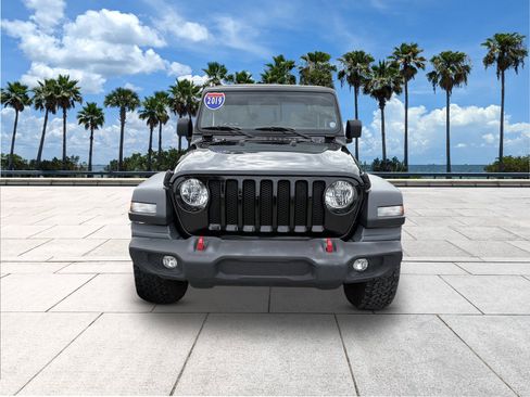 Used 2019 Jeep Wrangler Sport image 3
