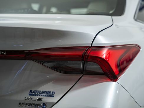 Used 2020 Toyota Avalon XLE w/ Moonroof Package image 7