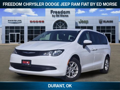 Used 2023 Chrysler Voyager LX image 1