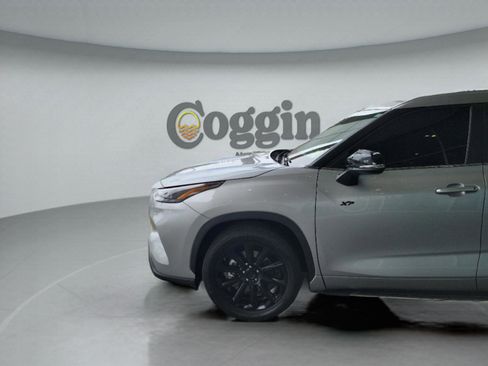 Certified 2023 Toyota Highlander XLE image 32