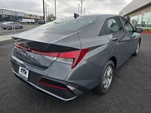 New 2026 Hyundai Elantra SE FWD image 3