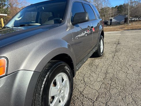 Used 2010 Ford Escape XLT image 8