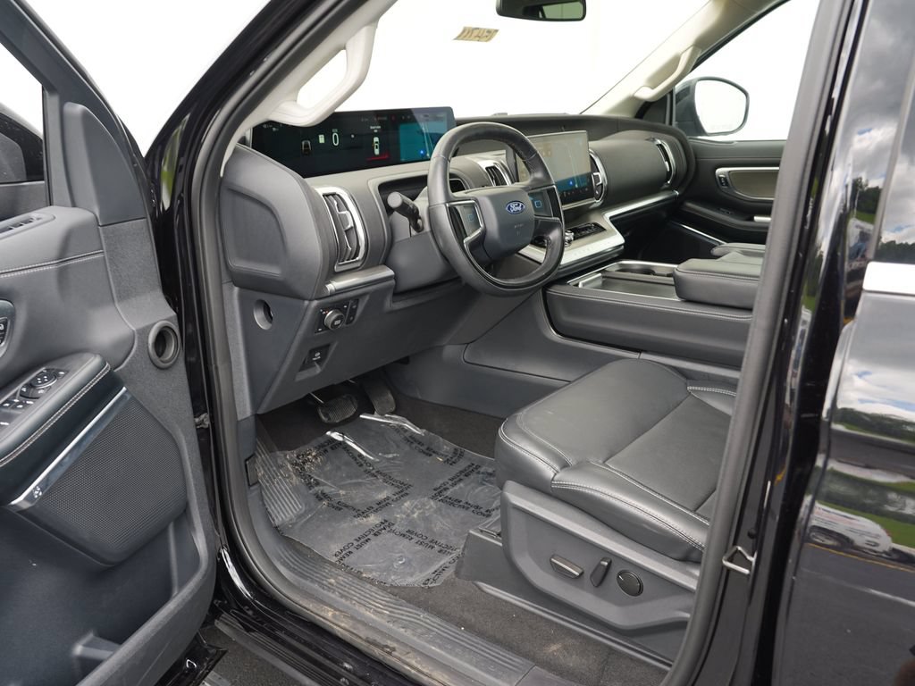 Used 2025 Ford Expedition Platinum AWD/4WD image 13